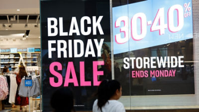 Shop window advertising Black Friday sales