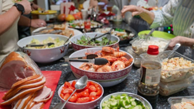 A typical Australian family Christmas lunch. Credit: Adobe