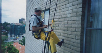 CPR Facade Upgrade Specialists Founder Mark Smith on the ropes in 1993. Image: supplied