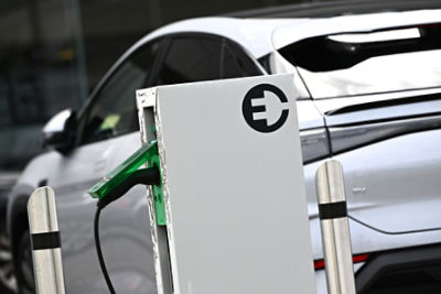 Traders work on the floor of the New York Stock Exchange - EPA/SARAH YENESEL