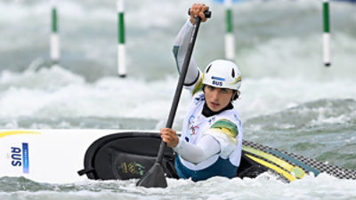 Jessica Fox of Australia competes in the semi final of the Women’s Canoe Slalom at Vaires-sur-Marne Nautical Stadium as part of the 2024 Paris Summer Olympic Games in Seine‑et‑Marne, France, Wednesday, July 31, 2024. (AAP Image/Dean Lewins)