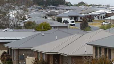 A view of houses in a modern development in Orange, central western NSW.  (AAP Image/Stephanie Gardiner)