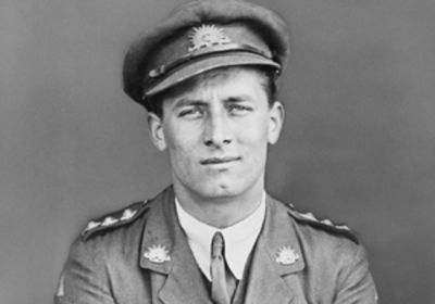 Portrait of Capt Arthur Henry Cobby DSO DFC, of No. 4 Squadron, Australian Flying Corps: Credit: Australian War Memorial