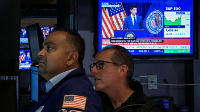 Traders work, as a screen broadcasts a press conference by U.S. Federal Reserve Chair Kevin Warsh following the Fed rate announcement, on the floor of the New York Stock Exchange (NYSE) in New York City, U.S., July 29, 2026. REUTERS/Brendan McDermid 