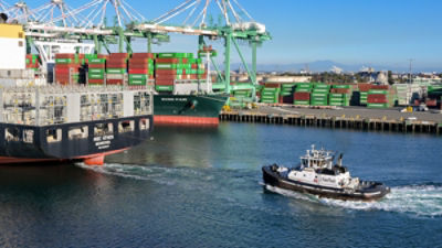 Empty container ship MSC Athos being assisted by a tug boat to enter the port of Los Angeles. Credit: Adobe
