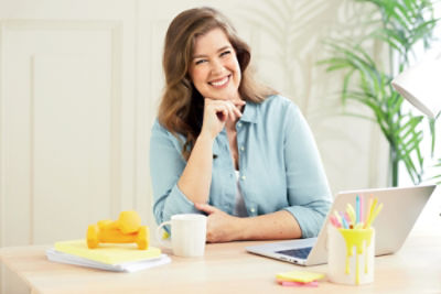 CommBank's personal finance expert Jess Irvine at a desk.