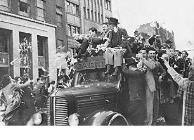 Celebrating Victory Day in Sydney in 1945